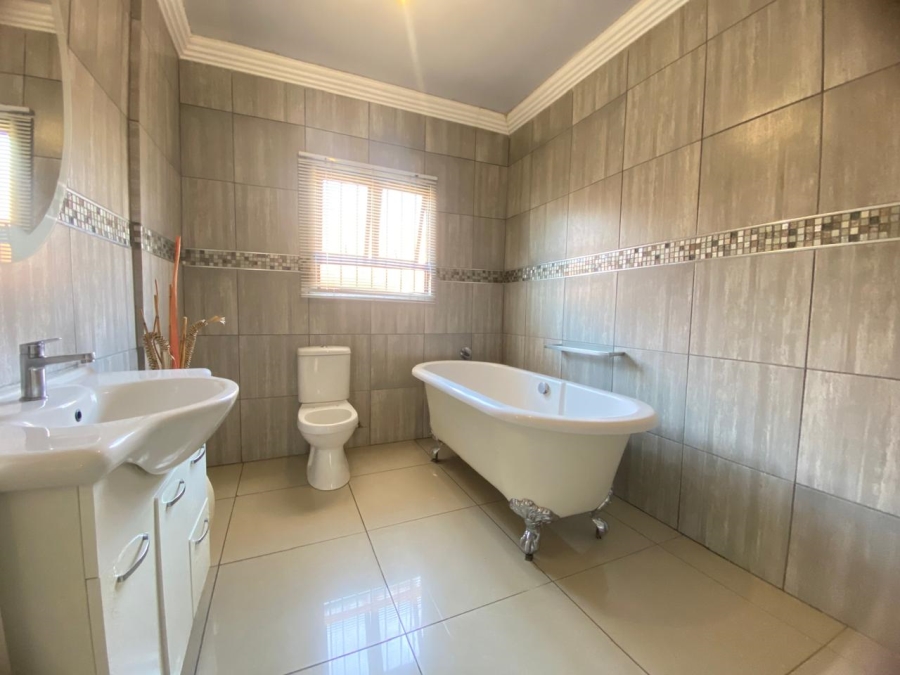 3 Bedroom Property for Sale in Tlhabane West North West